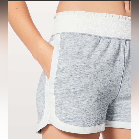 Lululemon Cool & Collected Short *2.5" Heathered Space Dyed Nimbus | size 6 - Picture 7 of 7